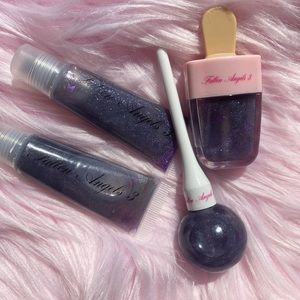 Grape scented lipgloss